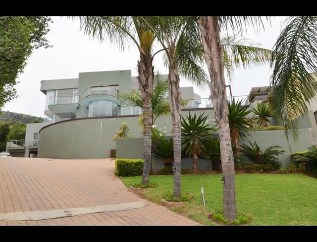 5 BEDROOM HOUSE FOR SALE IN FEATHERBROOKE ESTATE